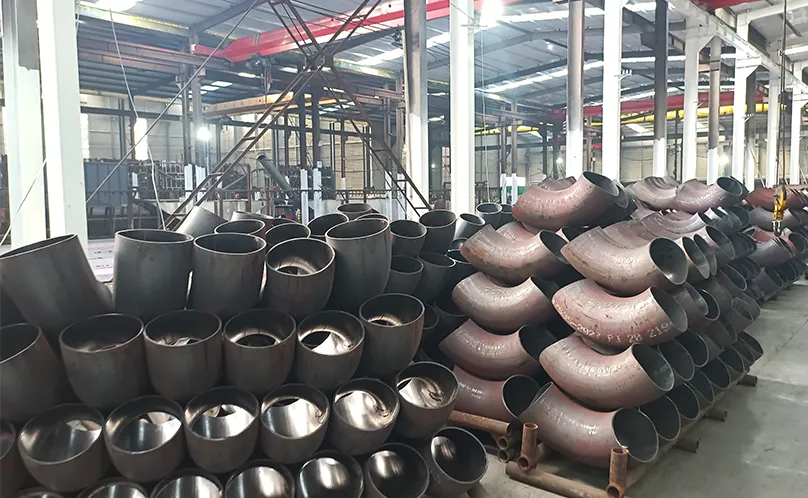 What are the common pipe and water pipe accessories?