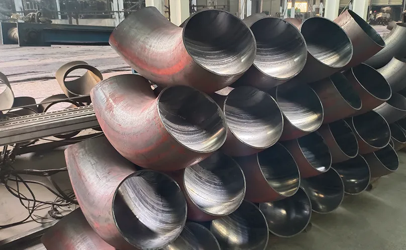 Comparison of corrosion resistance between stainless steel elbows and carbon steel elbows