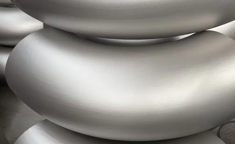 The main difference between stainless steel elbows and elbows