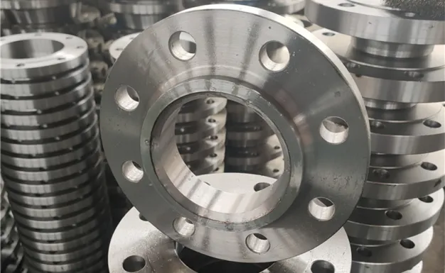 What types of pipes use necked slip-on flanges, and what types of pipes use necked butt-welding flanges?