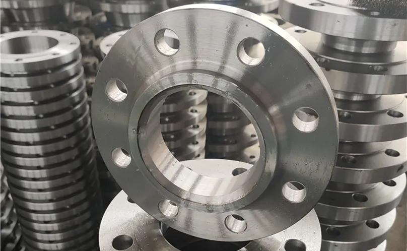 What types of pipes use necked slip-on flanges, and what types of pipes use necked butt-welding flanges?